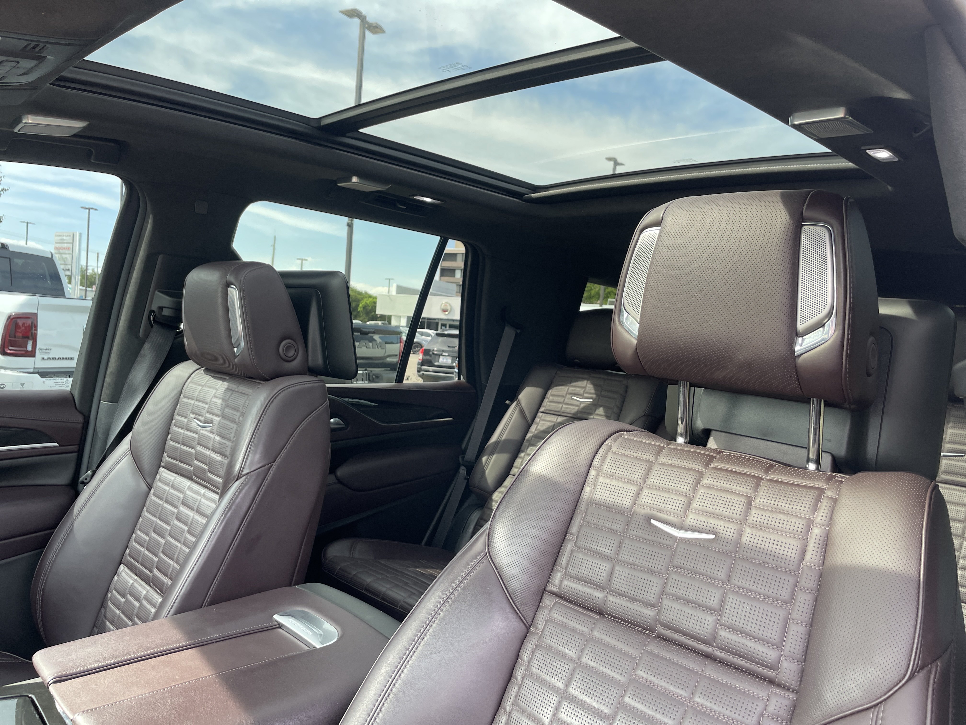 Used 2023 Cadillac Escalade Premium Luxury Platinum w/ LPO, Floor Liner Package AWD/4WD image 27