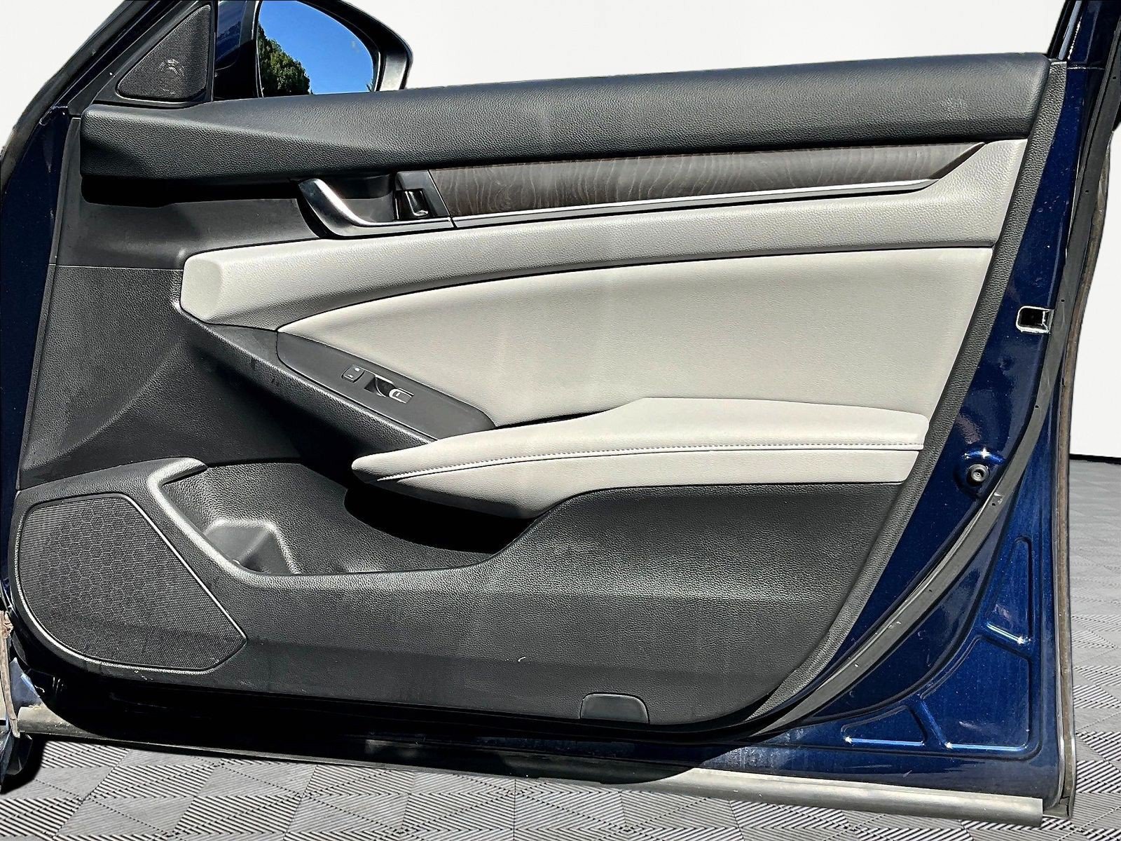 Used 2018 Honda Accord EX-L image 28