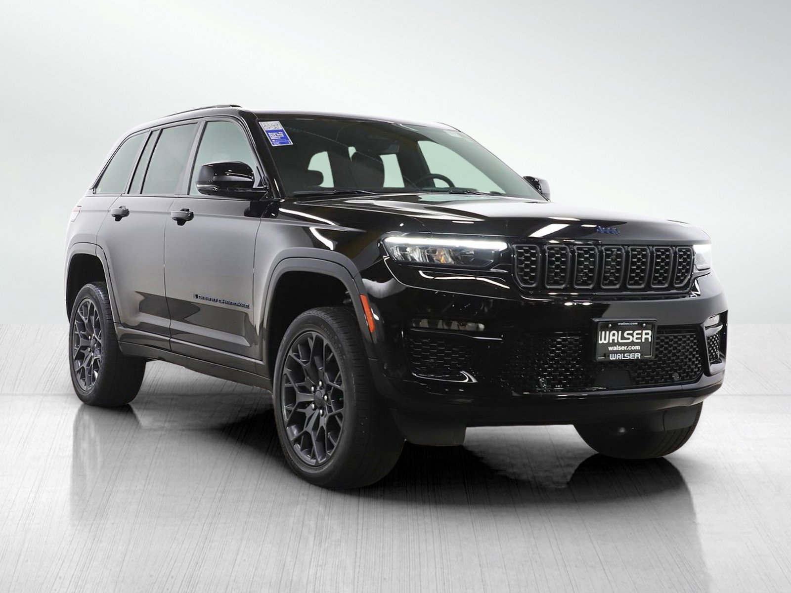 Used 2024 Jeep Grand Cherokee Summit AWD/4WD image 7