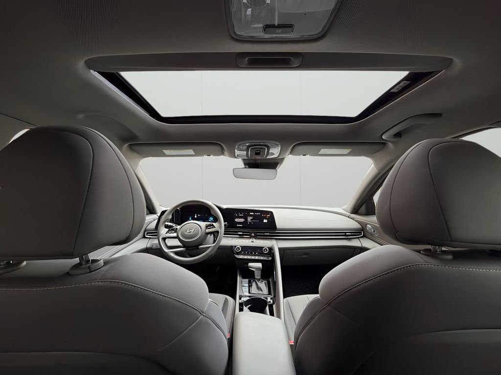 Used 2025 Hyundai Elantra SEL image 27