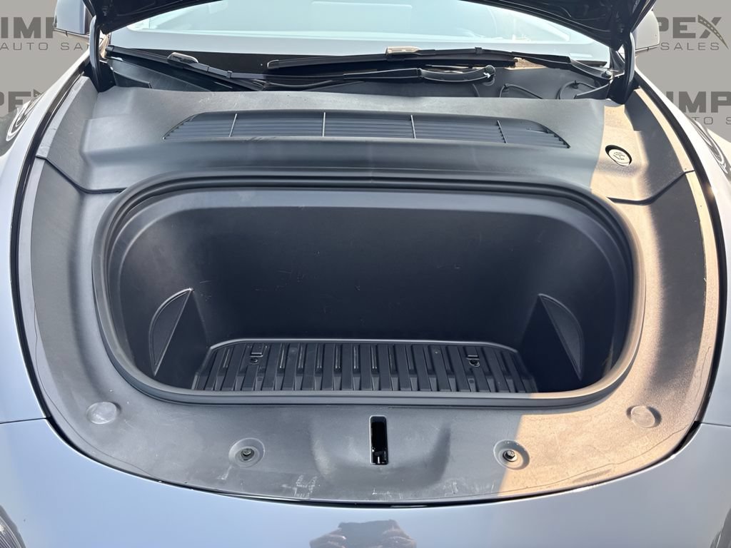 Used 2024 Tesla Model Y Long Range AWD/4WD image 21