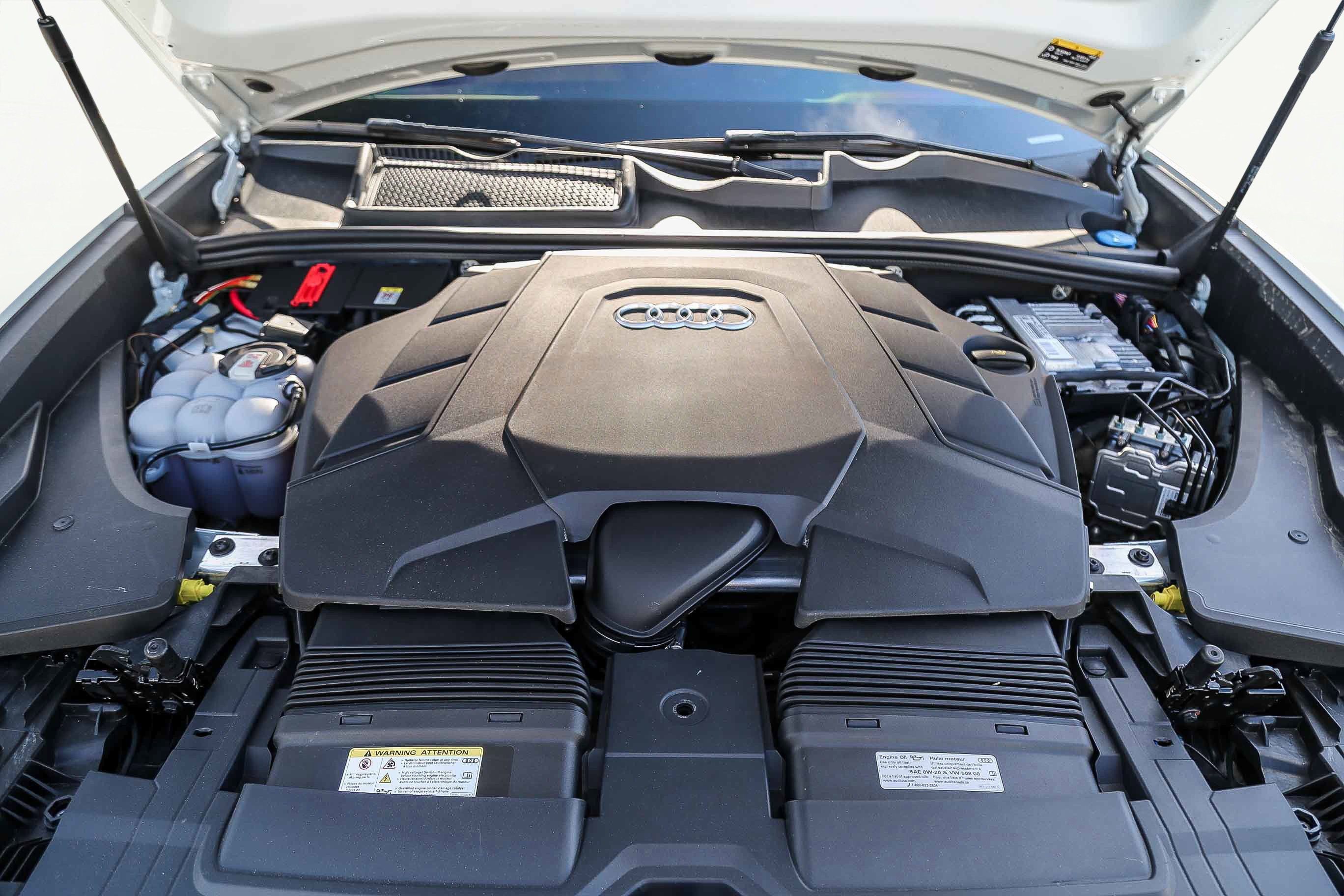 Used 2023 Audi Q8 Premium image 34