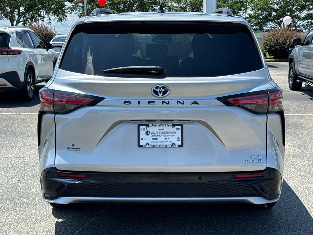 Used 2023 Toyota Sienna XSE FWD image 4