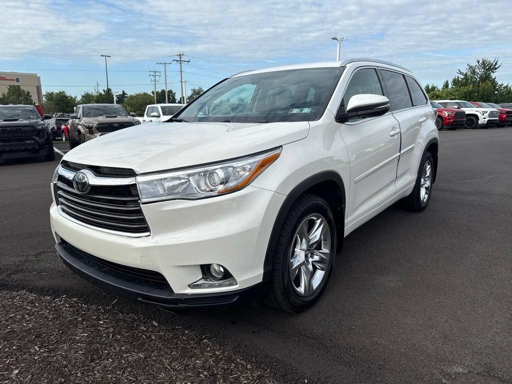 Used 2016 Toyota Highlander Limited w/ Driver Technology Package AWD/4WD image 2