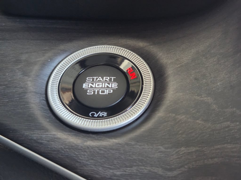 Used 2023 Jeep Grand Cherokee L Limited AWD/4WD image 8