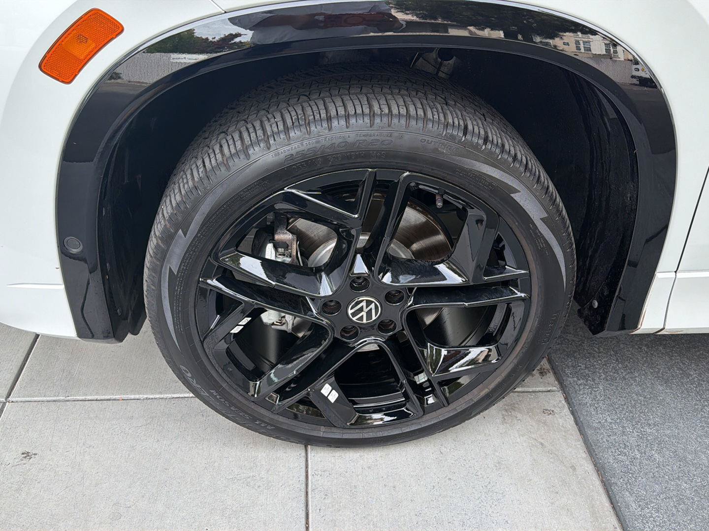 Certified 2026 Volkswagen Tiguan SE R-Line AWD/4WD image 9