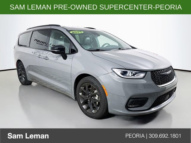 Used 2025 Chrysler Pacifica Limited FWD image 1