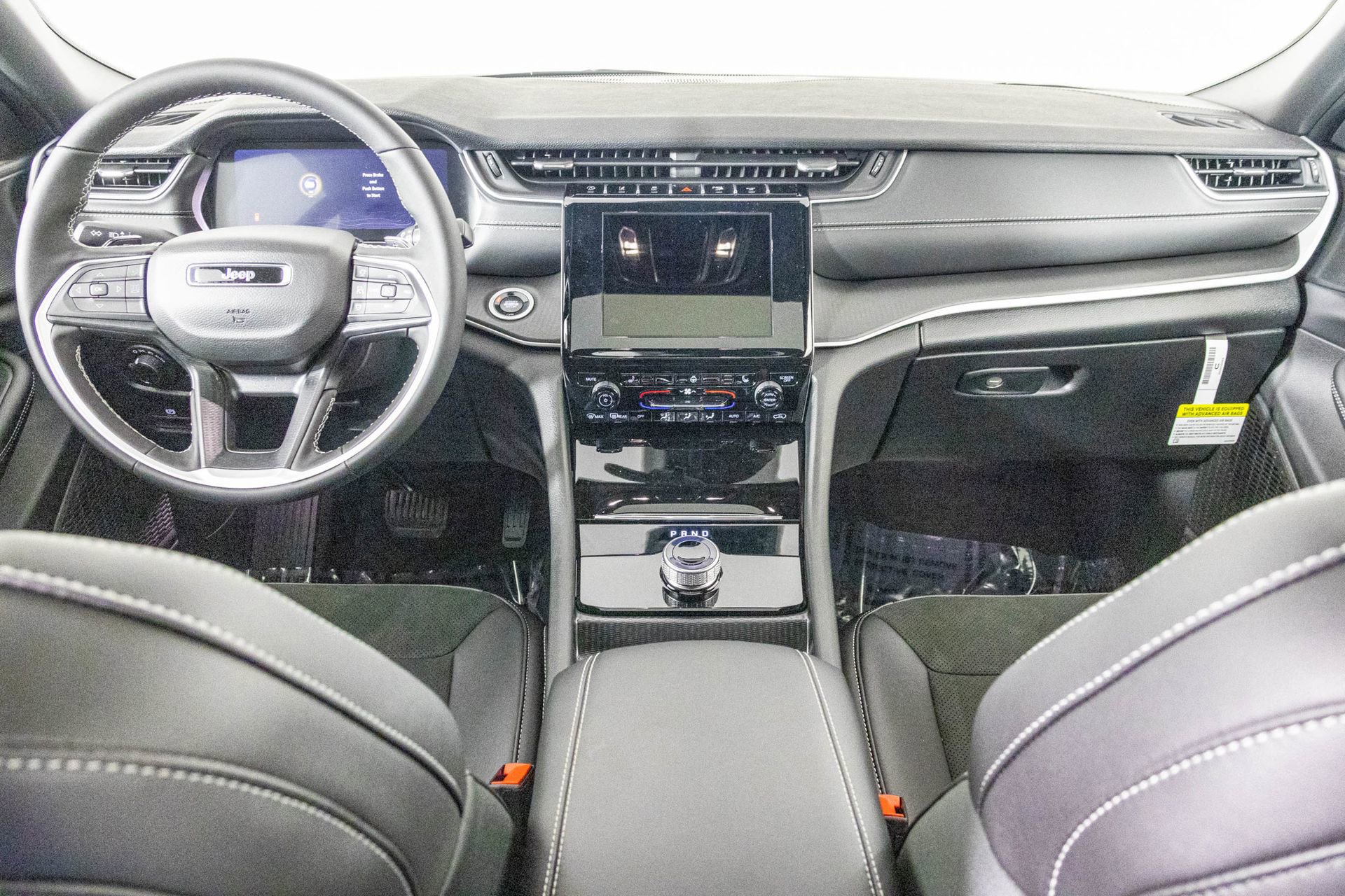 New 2025 Jeep Grand Cherokee Laredo image 3