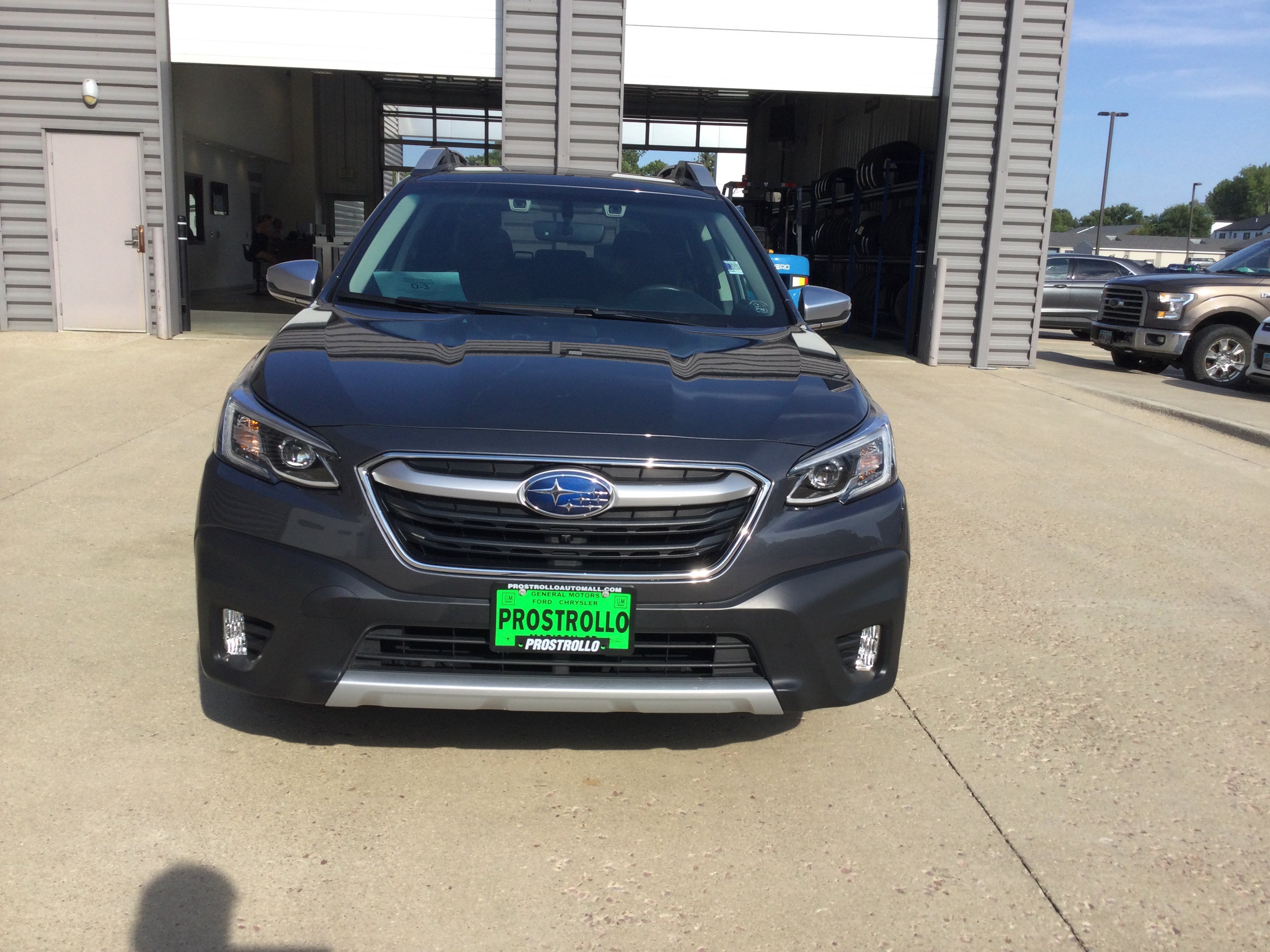 Used 2022 Subaru Outback Touring w/ Popular Package #2 AWD/4WD image 3