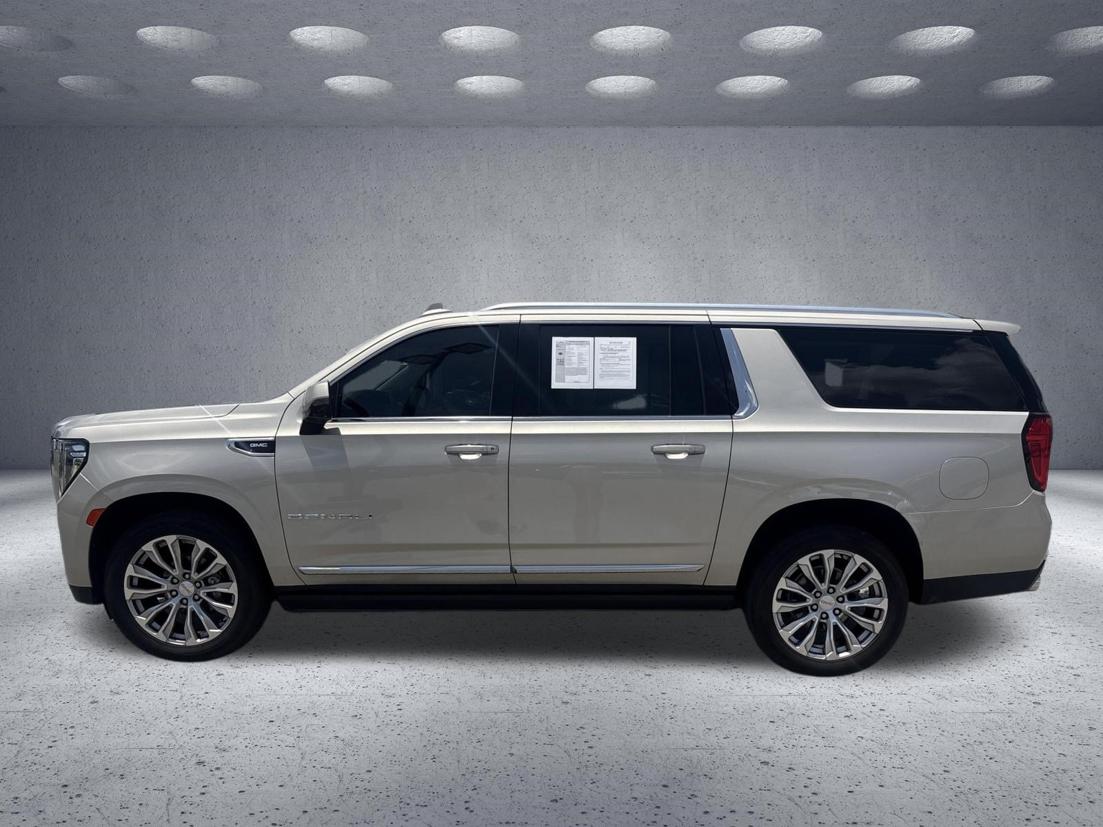 Used 2022 GMC Yukon XL Denali RWD image 8