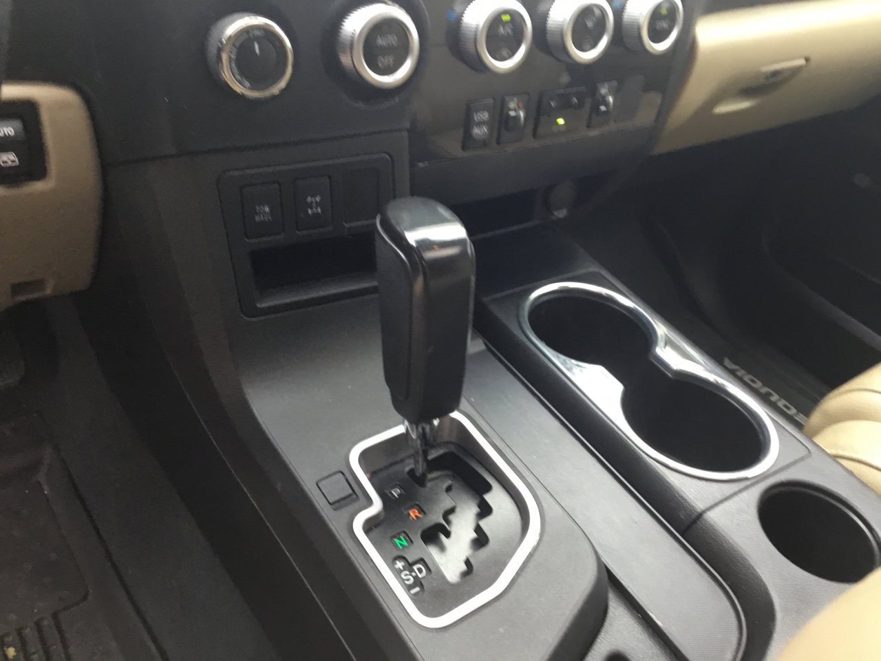 Used 2019 Toyota Sequoia Limited w/ Safety & Convenience Package image 21