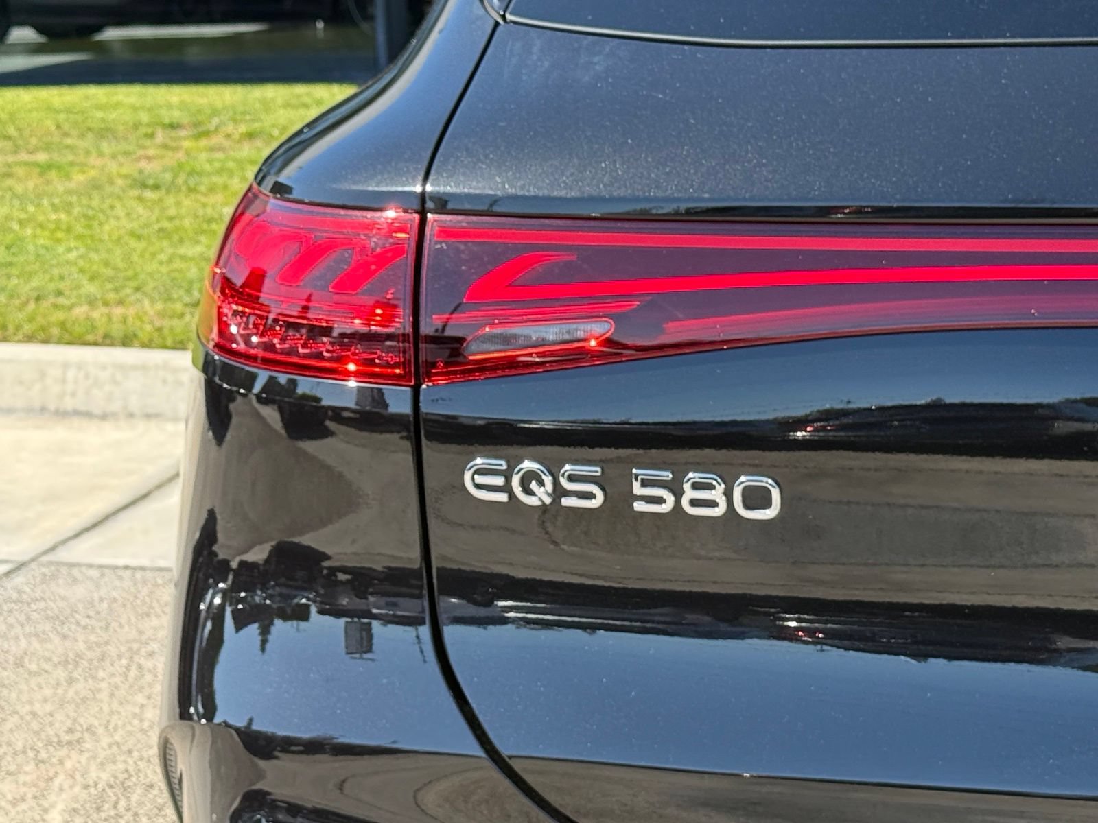 Used 2023 Mercedes-Benz EQS 580 4MATIC SUV image 11