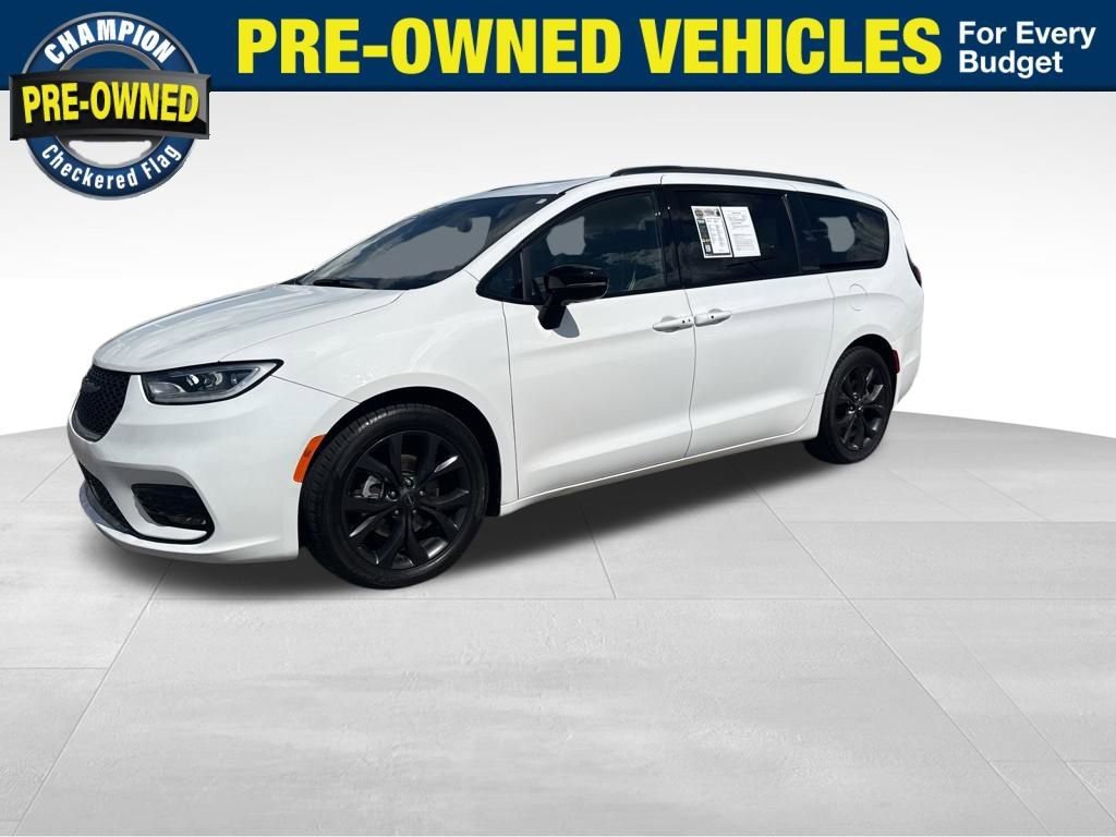 Used 2025 Chrysler Pacifica Limited FWD image 1