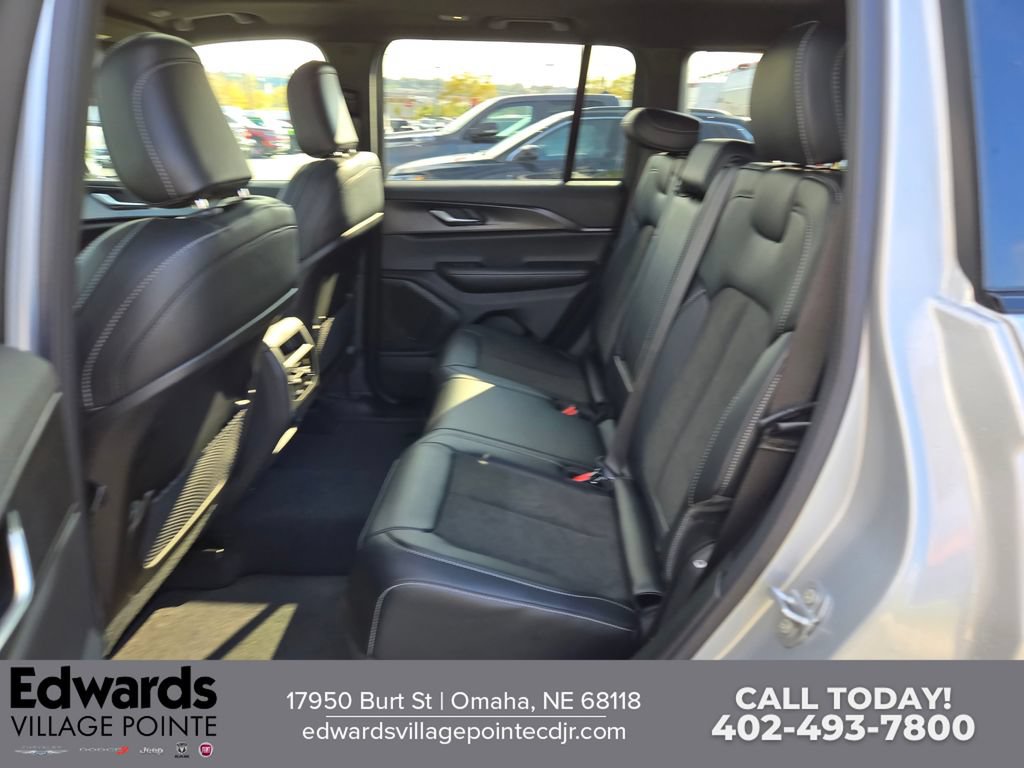 New 2025 Jeep Grand Cherokee Altitude AWD/4WD image 25