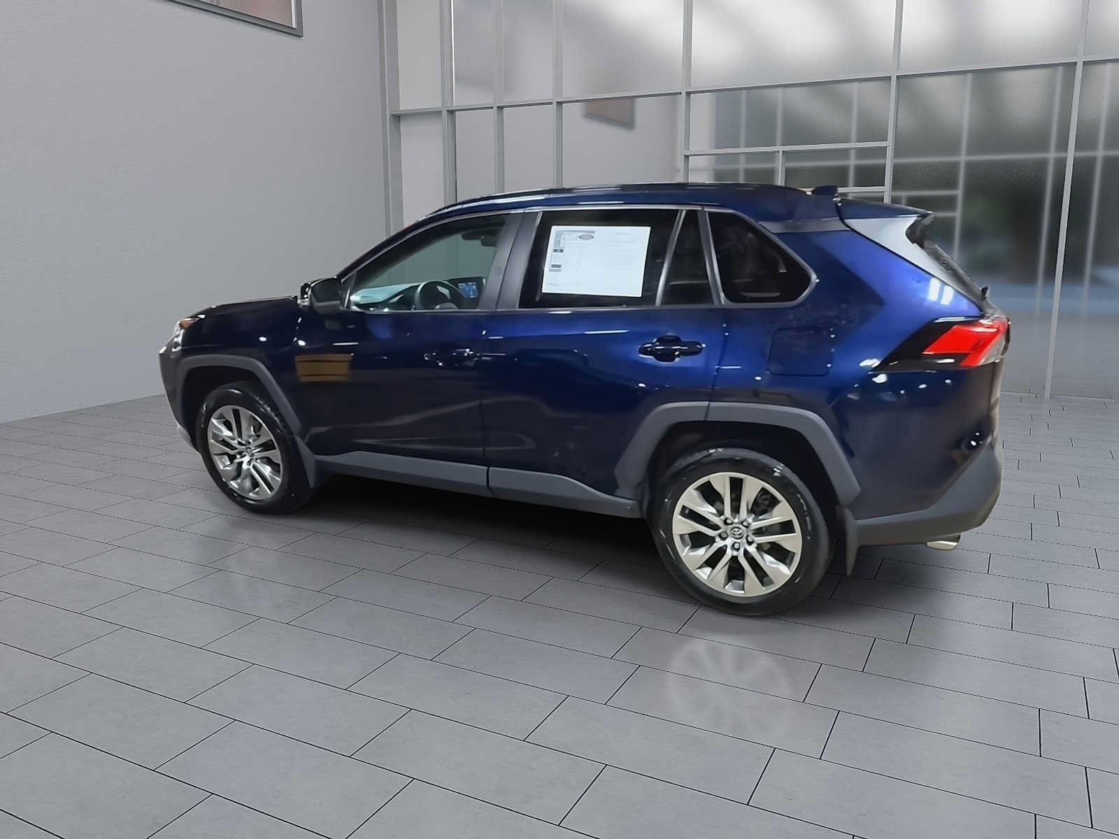 Used 2020 Toyota RAV4 XLE Premium AWD/4WD image 6
