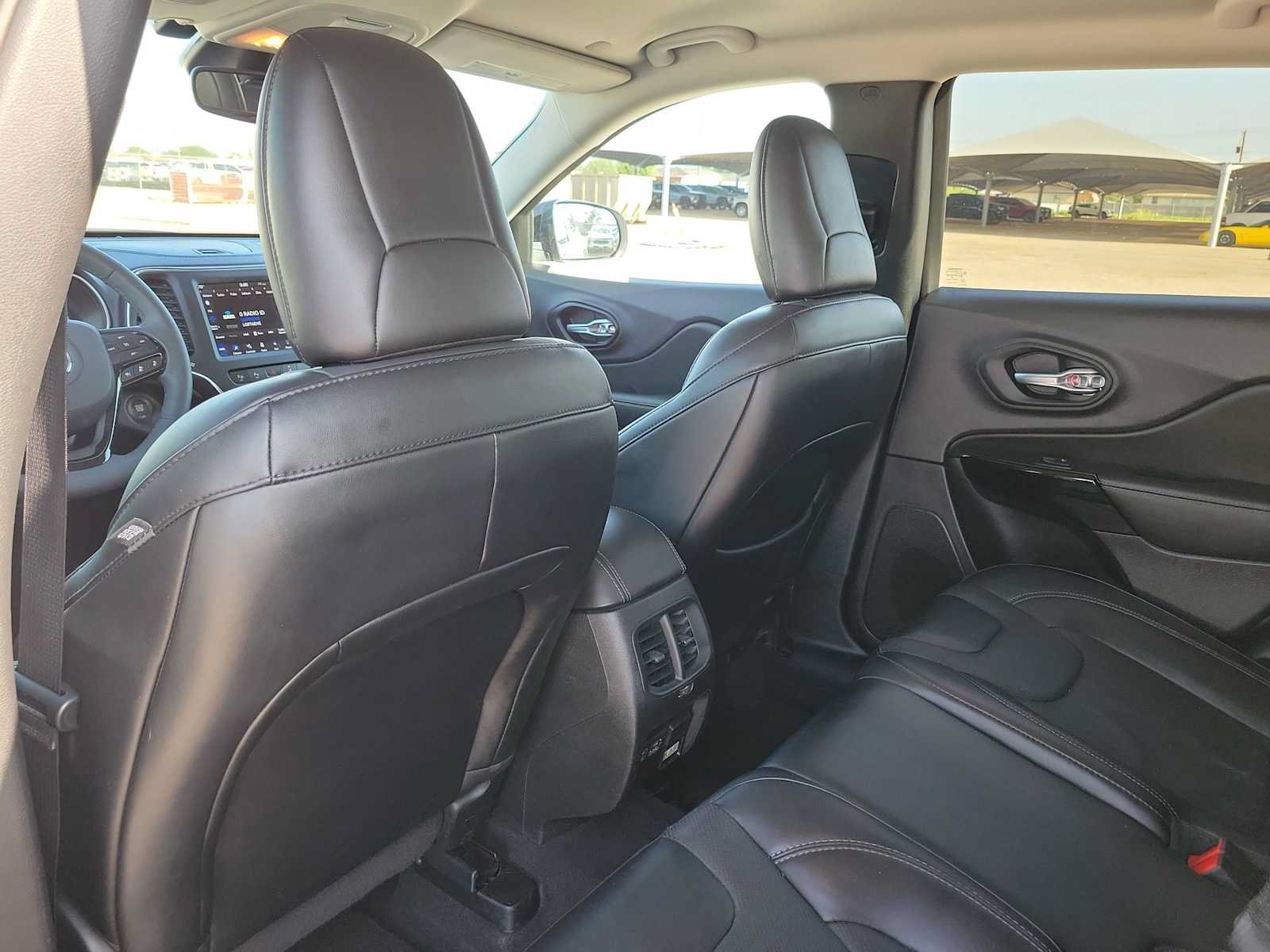 Used 2023 Jeep Cherokee Altitude Lux AWD/4WD image 16
