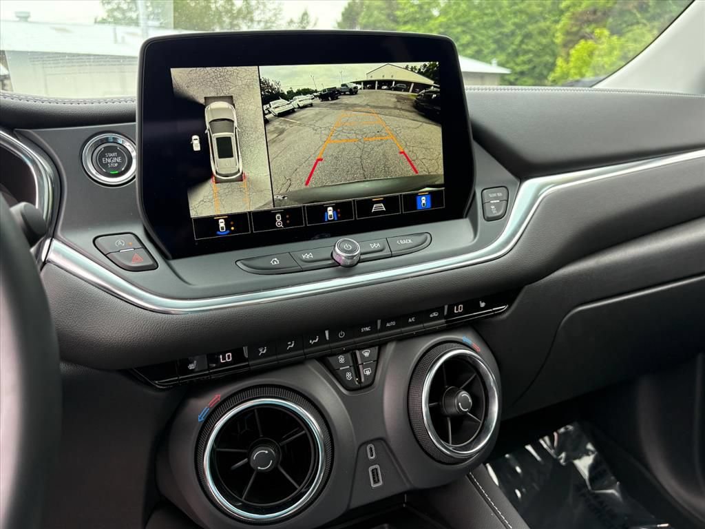 Used 2024 Chevrolet Blazer LT w/ Sound & Technology Package FWD image 9