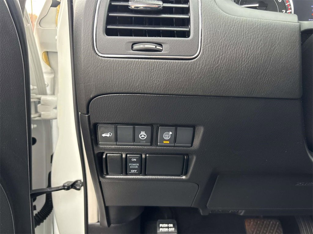 Used 2024 Nissan Armada SL w/ Captain's Chairs Package image 23