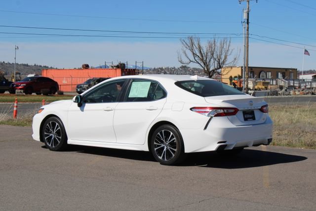 Used 2020 Toyota Camry SE w/ Carpet Mat Package image 4