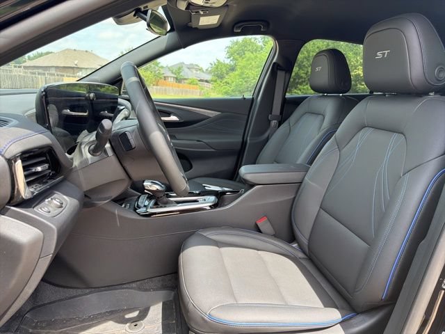 Used 2026 Buick Envista Sport Touring w/ Convenience I Package FWD image 9