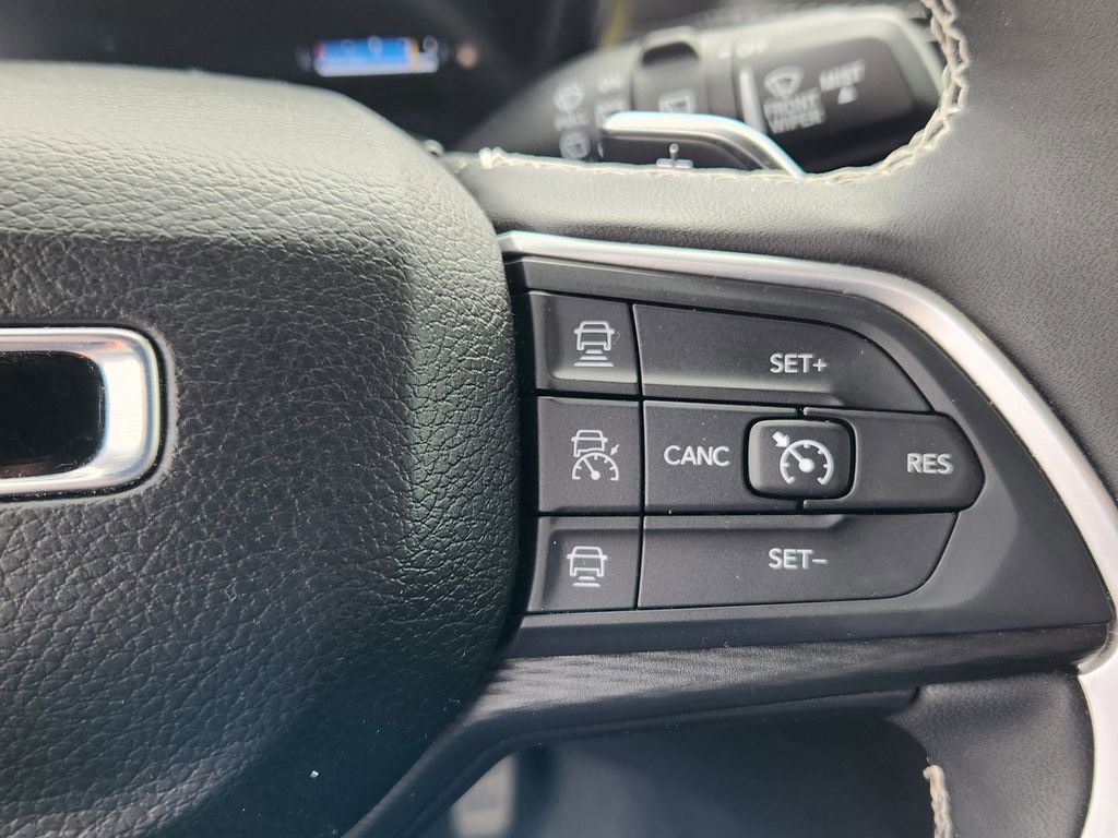 Certified 2024 Jeep Grand Cherokee Altitude image 18