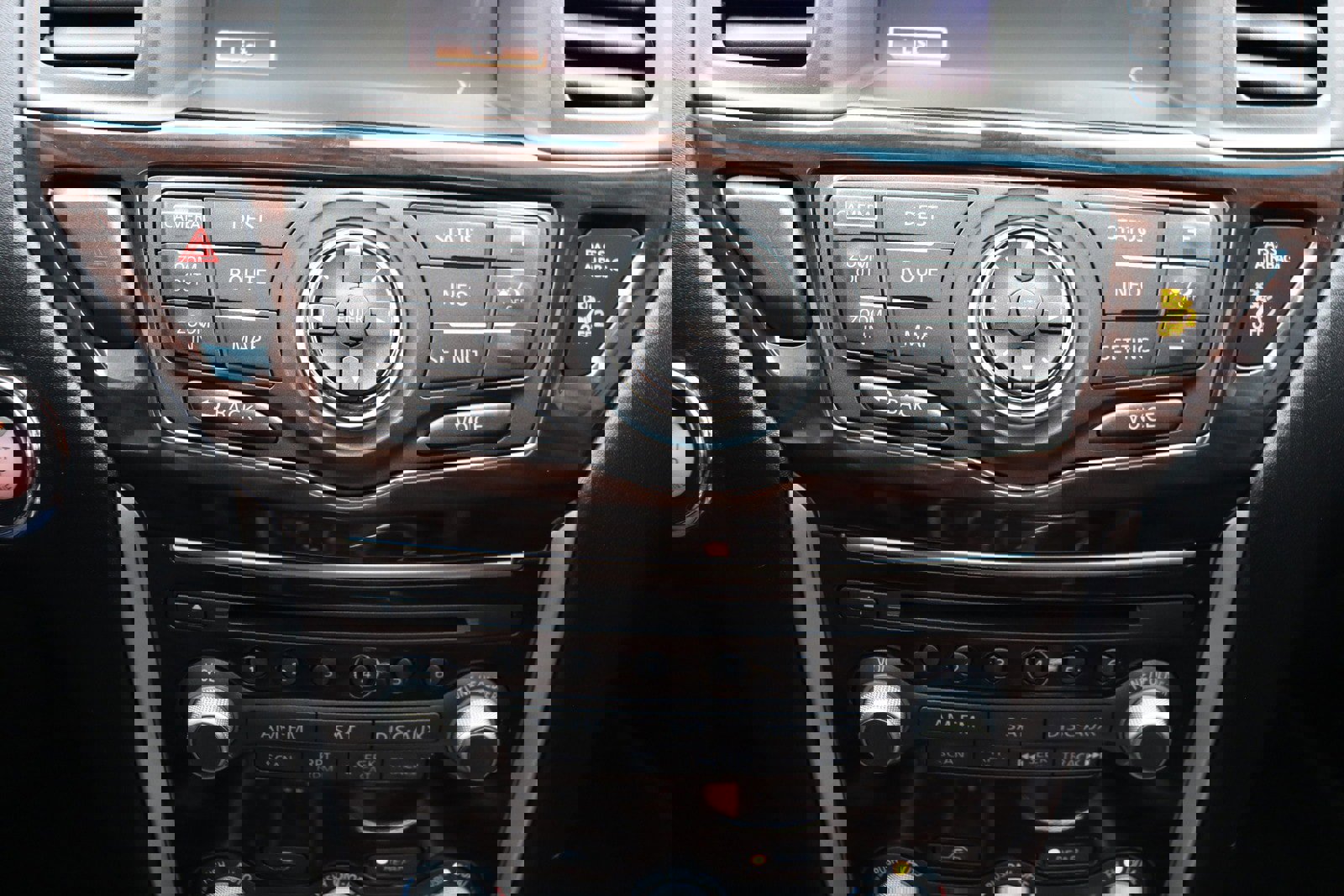 Used 2014 Nissan Pathfinder Platinum w/ Platinum Premium Package image 40