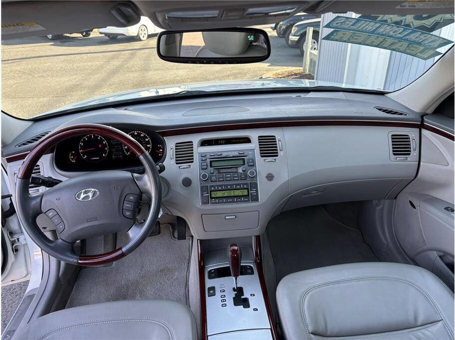 Used 2007 Hyundai Azera Limited image 10