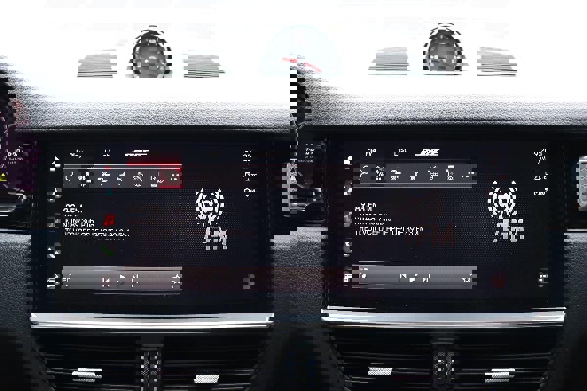 Used 2022 Porsche Cayenne Platinum Edition image 21