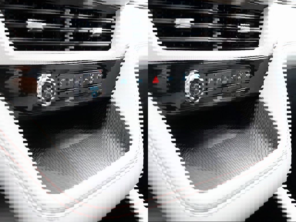 Used 2025 Ford Explorer Active w/ Active Comfort Package image 39