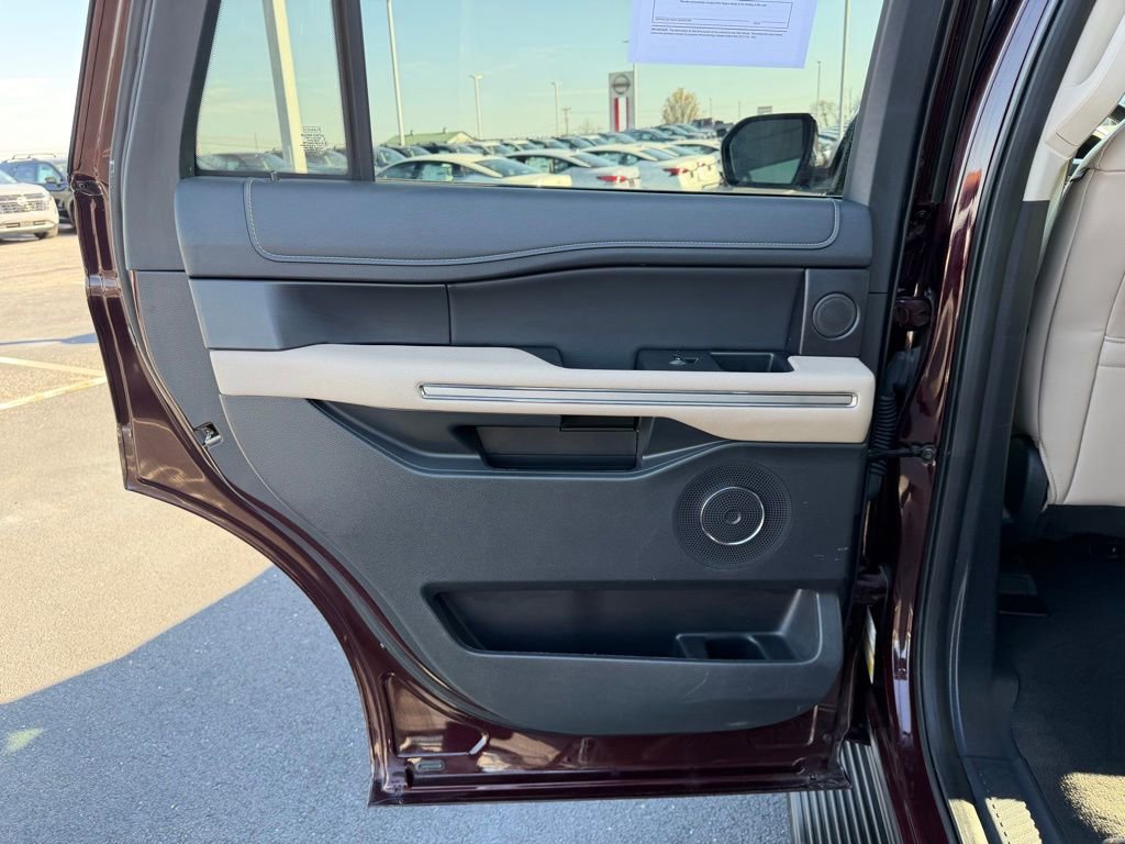 Used 2024 Ford Expedition Limited image 18