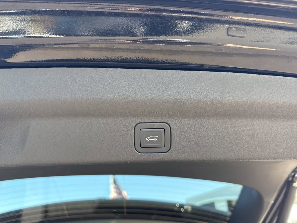 Used 2025 Cadillac Escalade IQ Luxury 2 w/ LPO, Premium Carpet Package AWD/4WD image 31