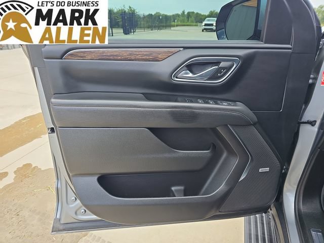 Used 2023 Chevrolet Suburban Premier w/ Premium Package 2 AWD/4WD image 23