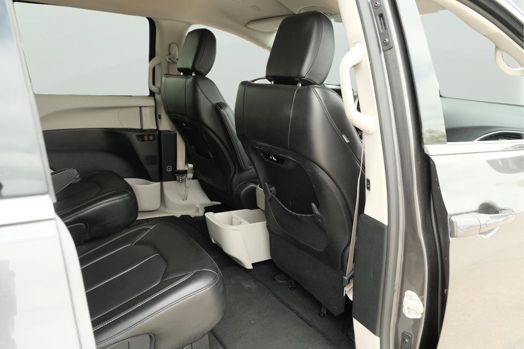 Used 2023 Chrysler Pacifica Touring-L FWD image 35