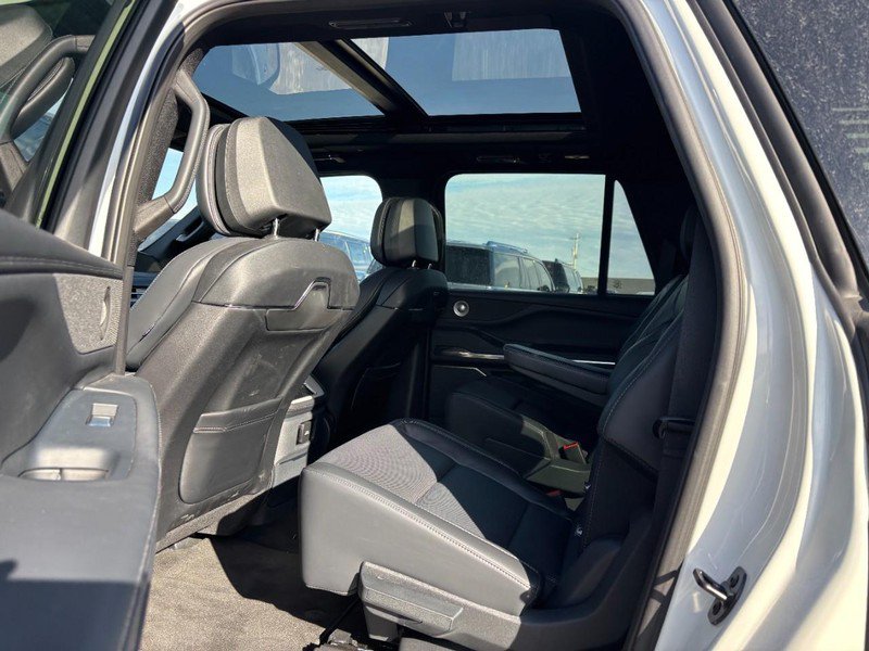 New 2025 Lincoln Navigator L Reserve w/ Jet Appearance Package AWD/4WD image 11
