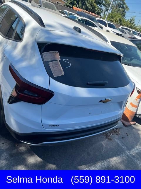 Used 2024 Chevrolet Trax LT w/ LT Convenience Package FWD image 4