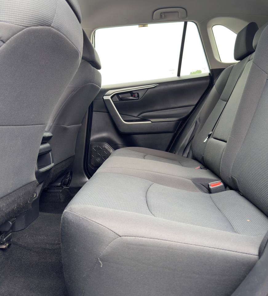 Used 2021 Toyota RAV4 LE AWD/4WD image 9