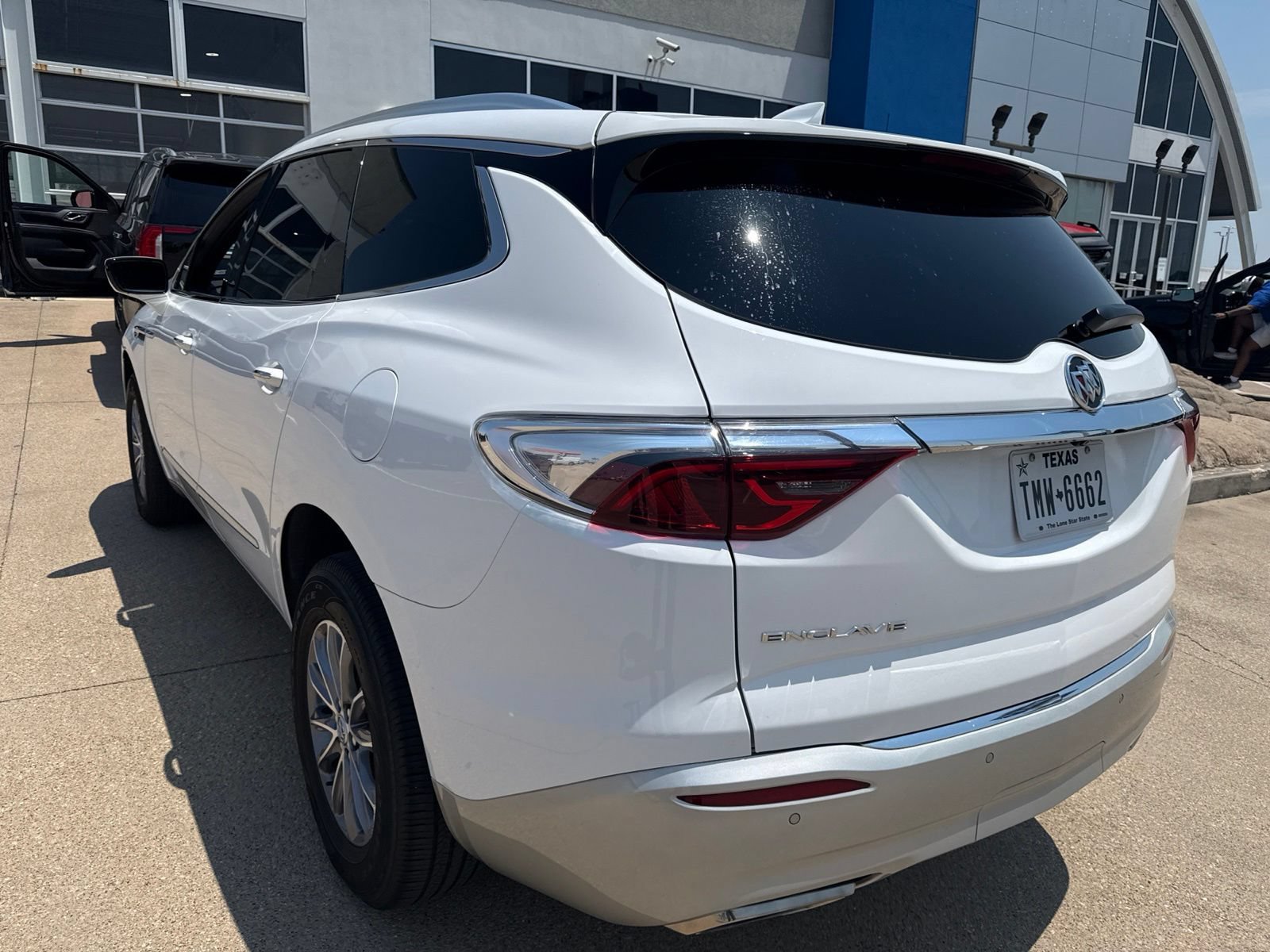 Used 2024 Buick Enclave Essence FWD image 8