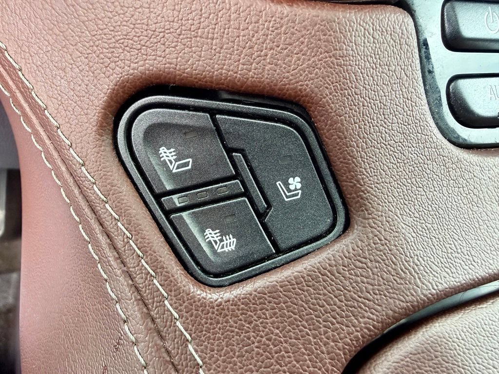 Used 2020 Chevrolet Suburban Premier AWD/4WD image 21