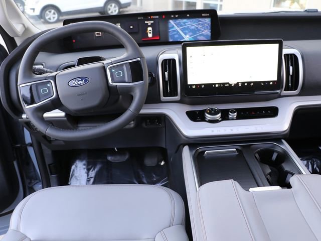 Used 2025 Ford Expedition Active AWD/4WD image 18