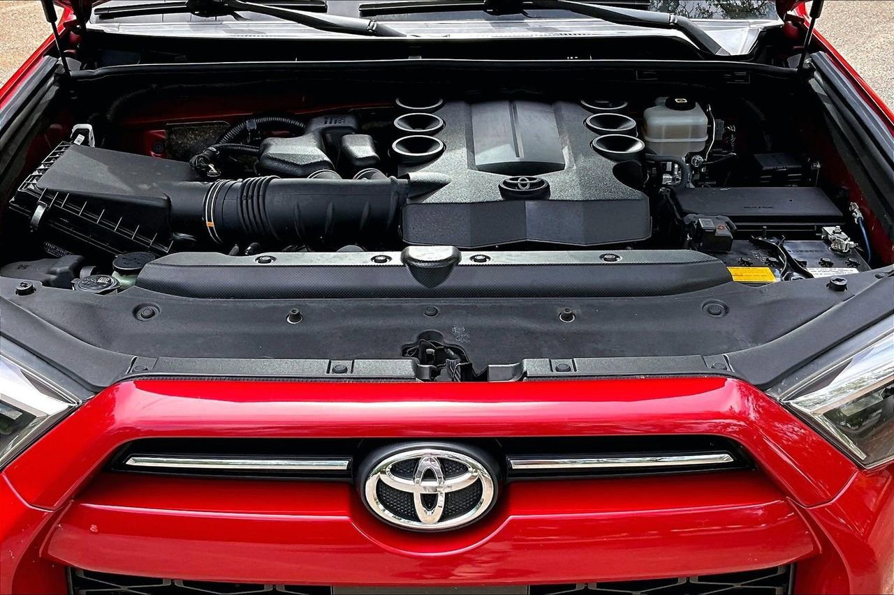Used 2022 Toyota 4Runner SR5 AWD/4WD image 29