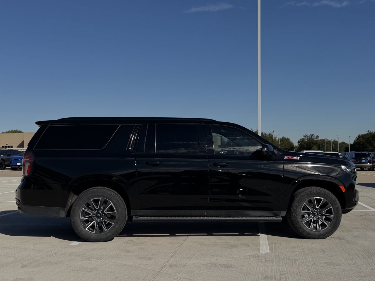 Used 2024 Chevrolet Suburban Z71 w/ Z71 Off-Road Package AWD/4WD image 3