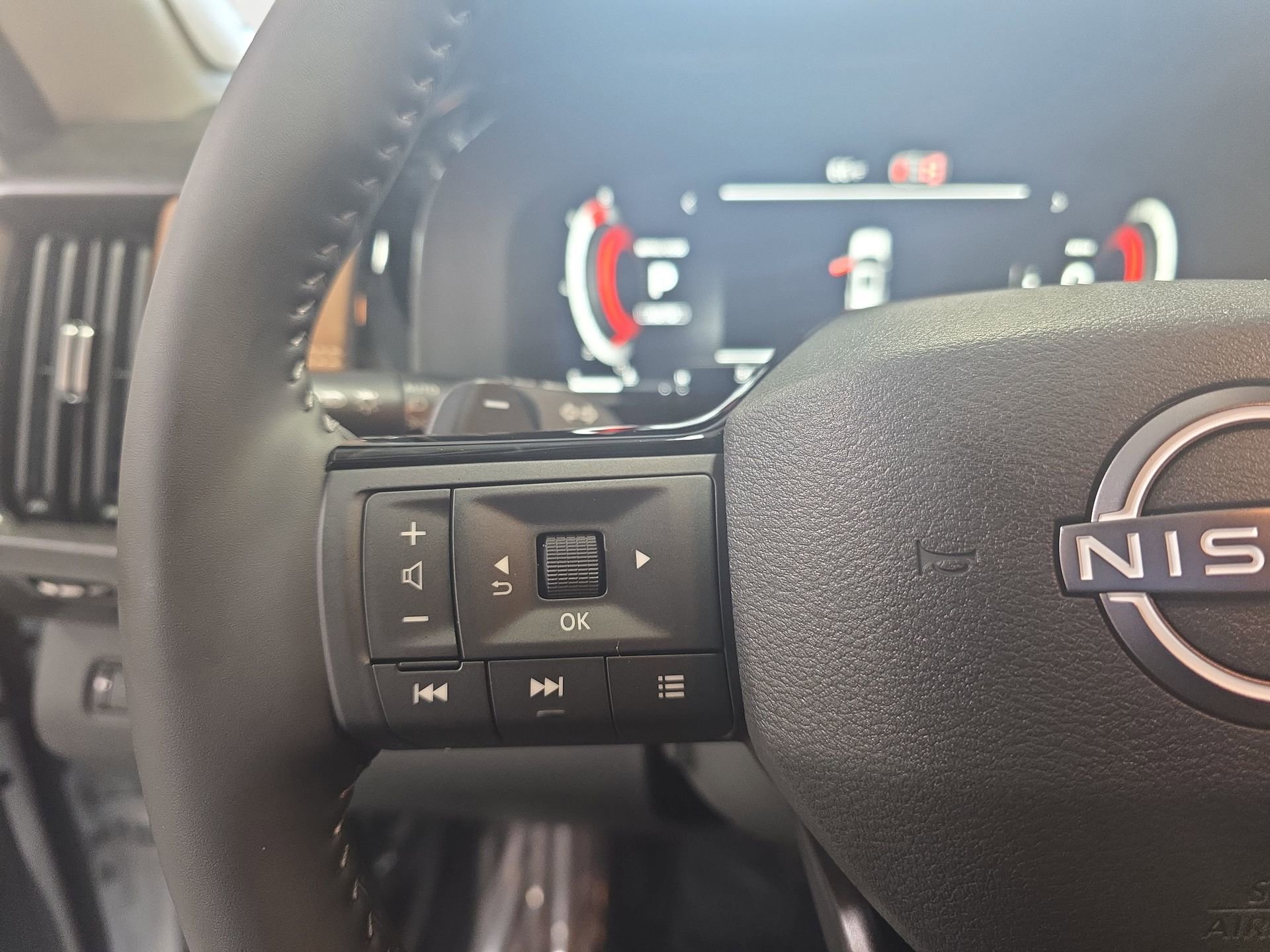 New 2026 Nissan Pathfinder Platinum image 17