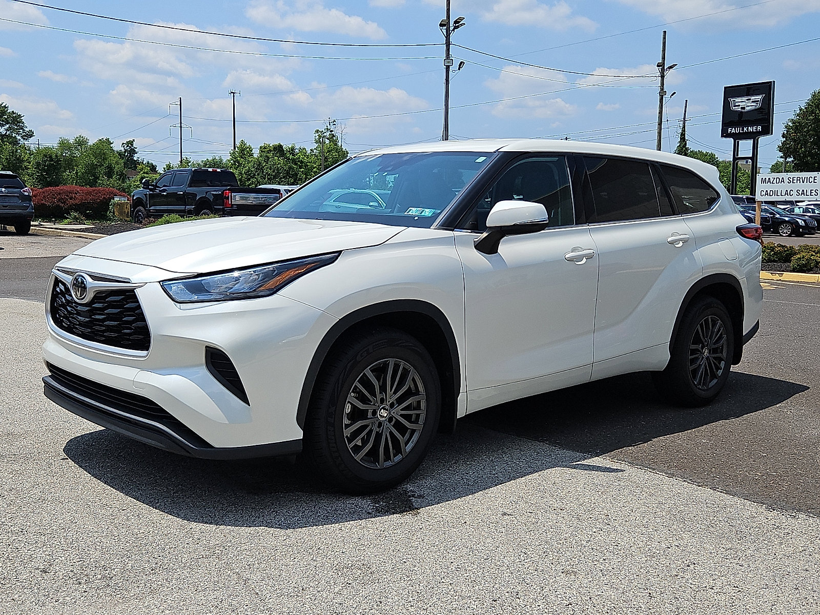 Used 2020 Toyota Highlander L AWD/4WD image 3