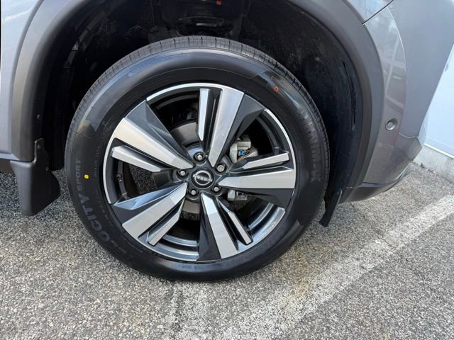 Used 2023 Nissan Rogue SL w/ SL Premium Package image 11