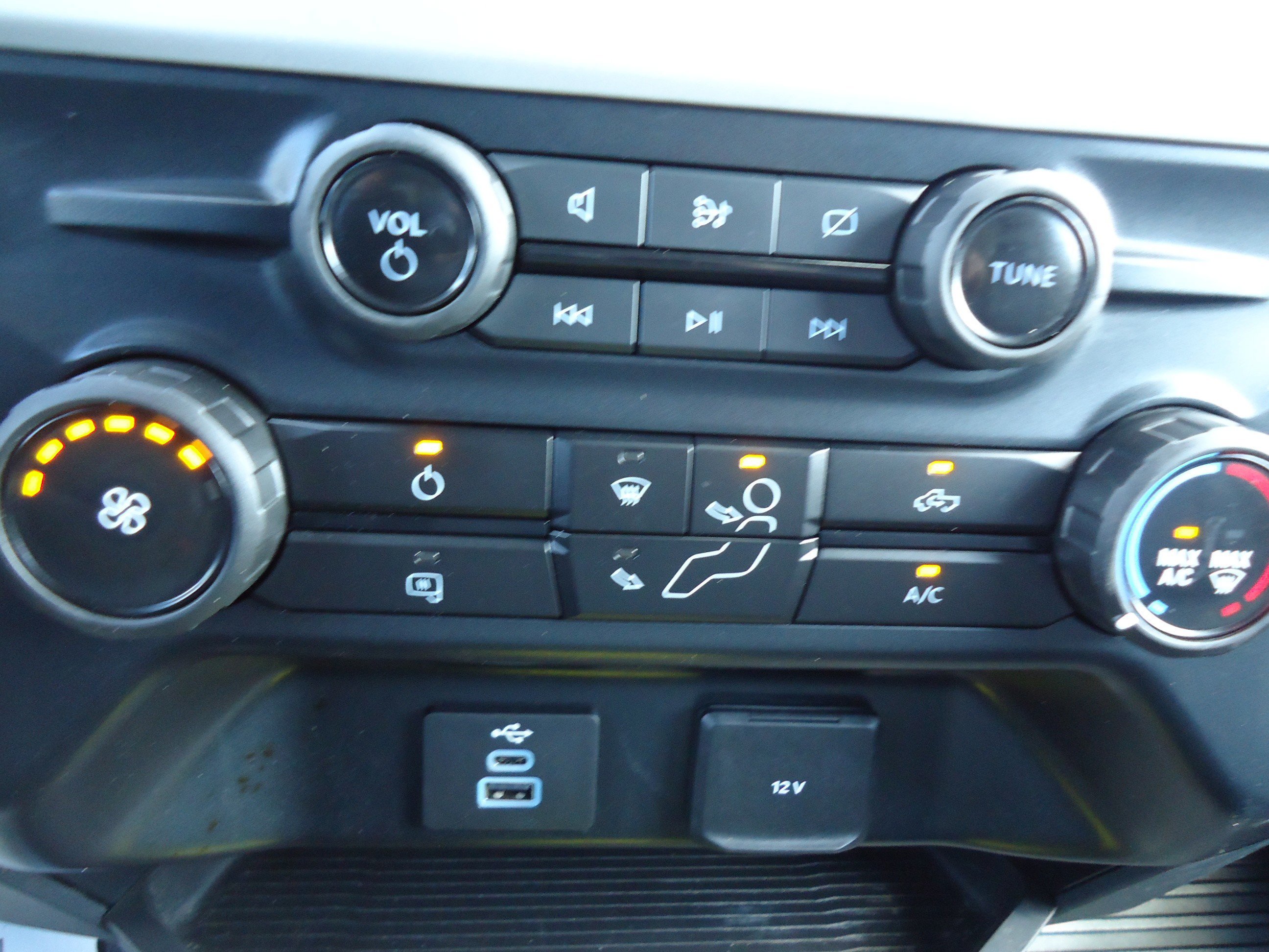 Used 2023 Ford F550 4x4 Regular Cab Super Duty image 19