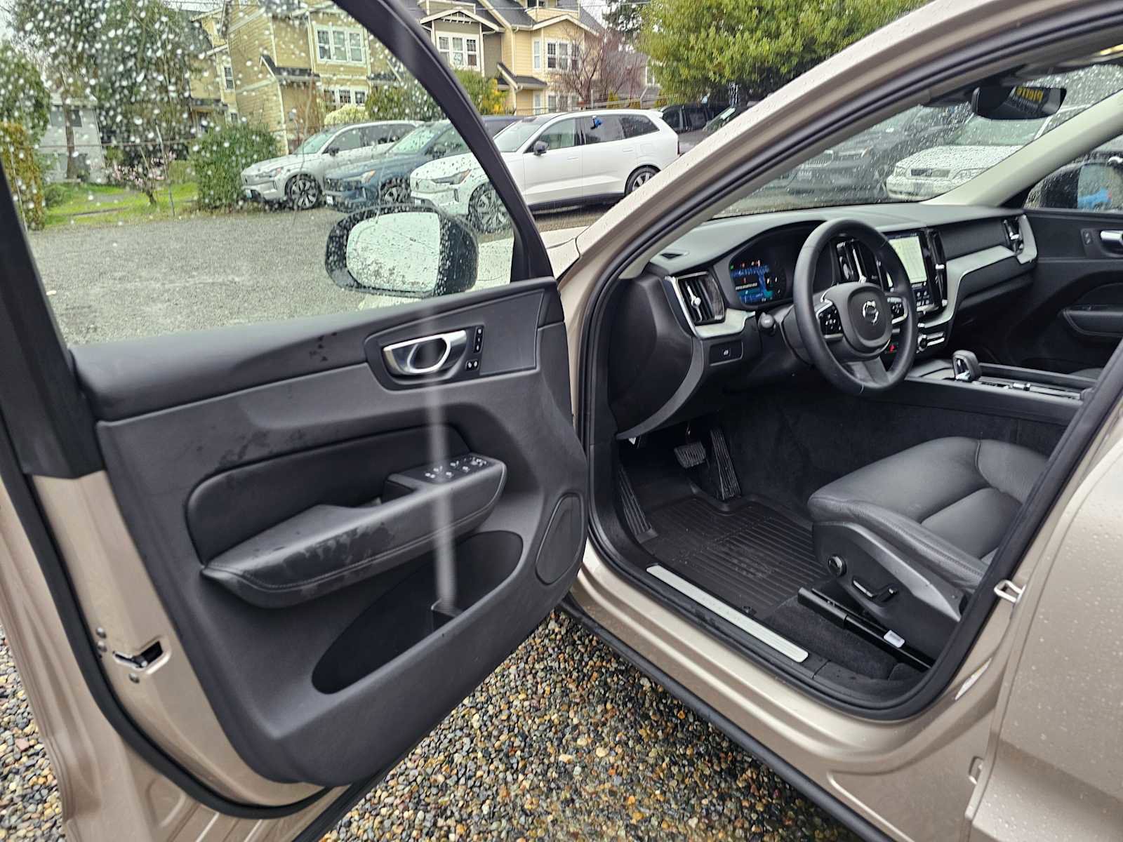 Used 2025 Volvo XC60 B5 Plus w/ Protection Package Premier image 22