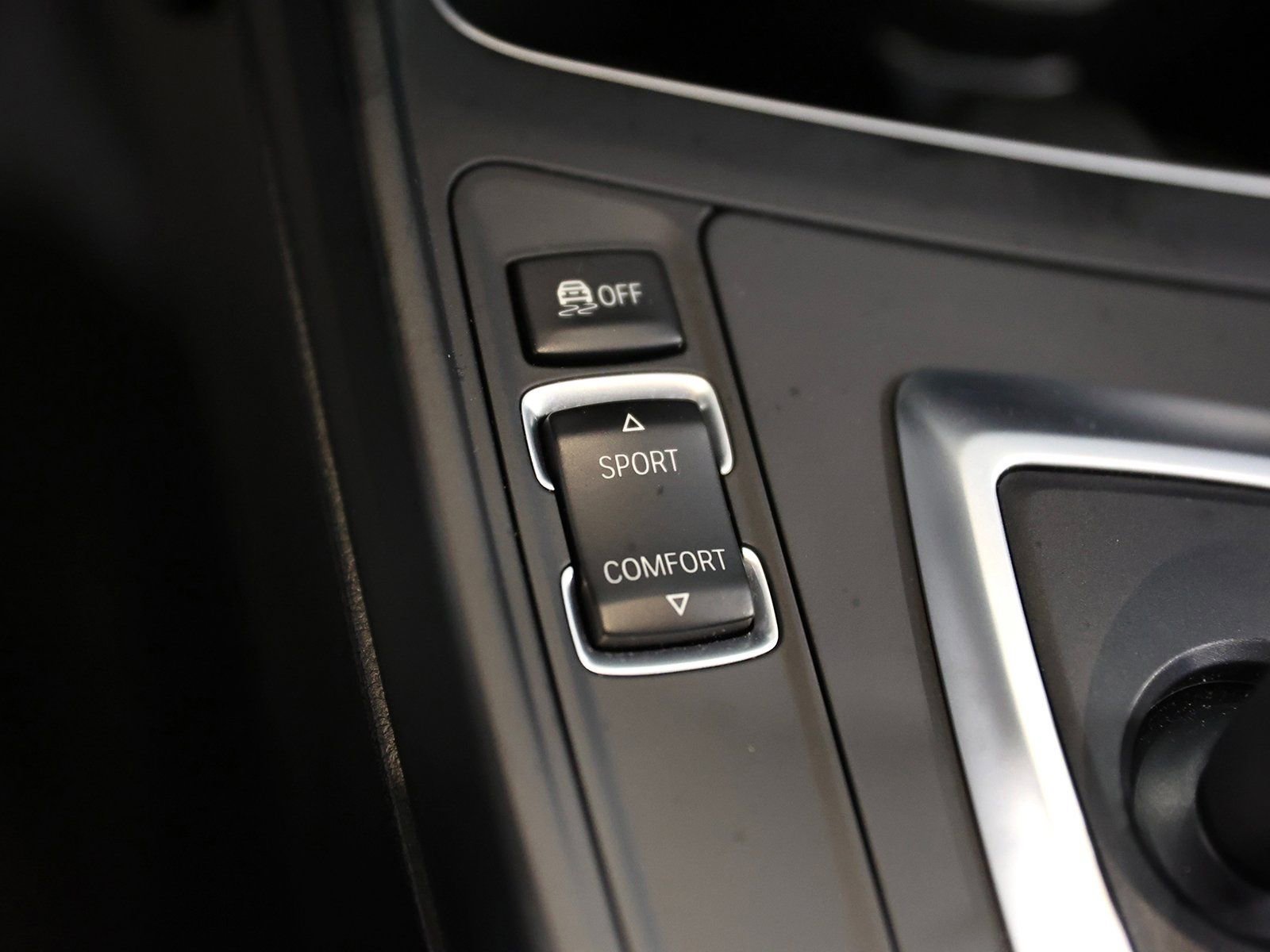 Used 2018 BMW M2 Base image 28