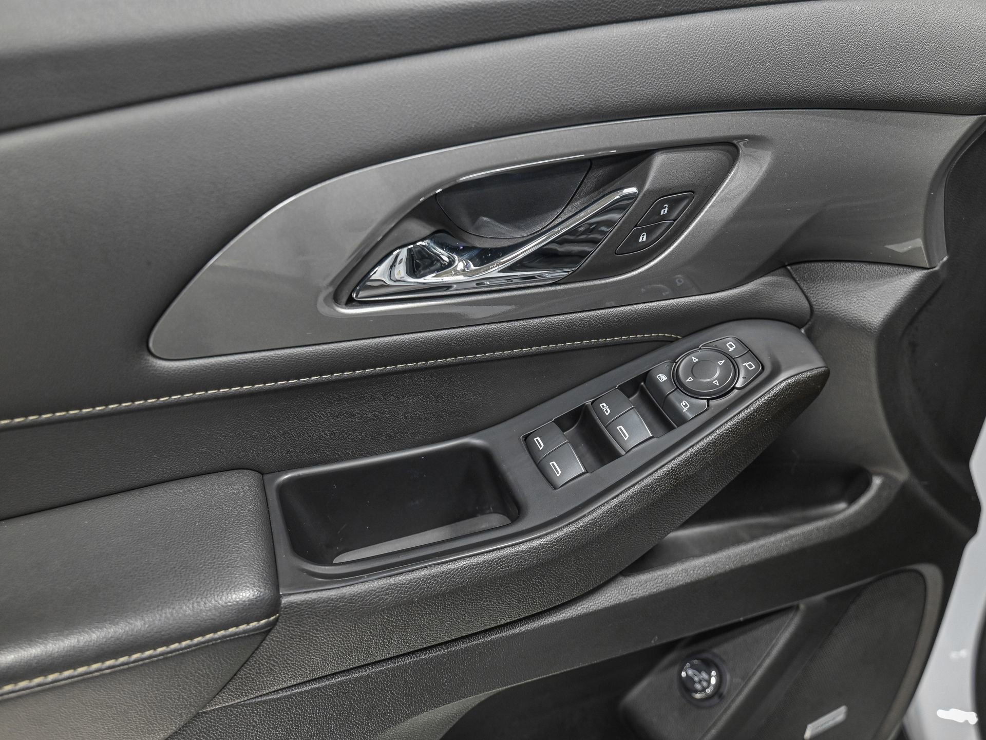 Used 2023 Chevrolet Traverse LT w/ LT Premium Package image 13