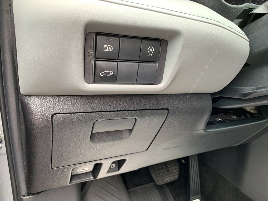 Used 2023 Toyota Highlander XLE FWD image 32