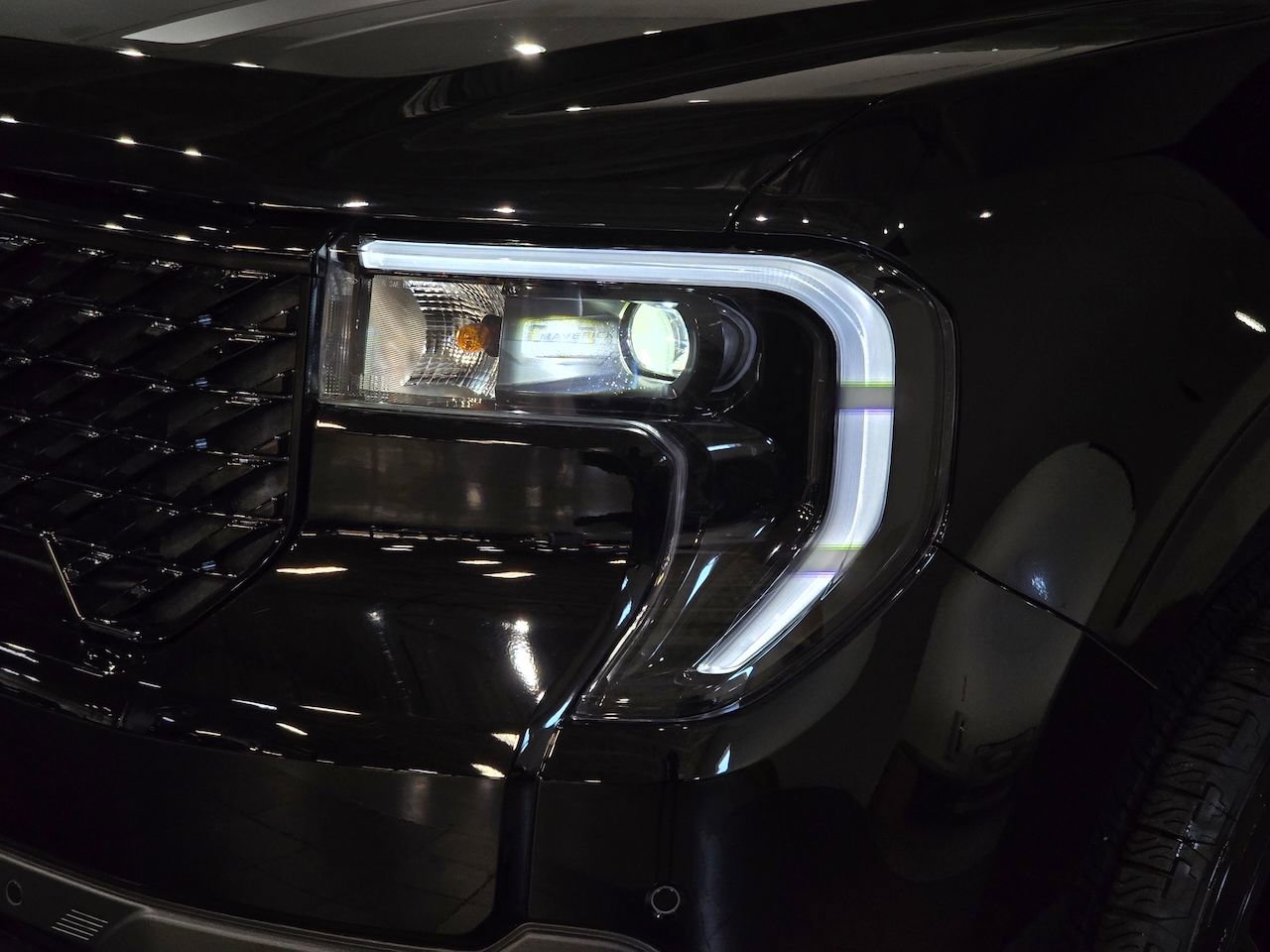 New 2025 Ford Maverick Lariat w/ Black Appearance Package image 13